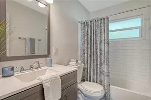 209 Briggs Ct, Sarasota, FL 34237 - Photo 23