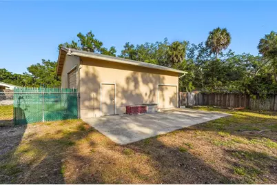 219 39th Street E, Palmetto, FL 34221 - Photo 9