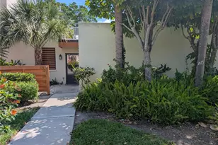 135 Wild Palm Dr, Bradenton, FL 34210 - Photo 1