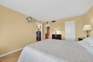 800 Benjamin Franklin Dr, Sarasota, FL 34236 - Photo 33