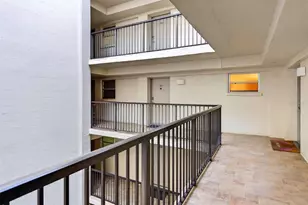 800 Benjamin Franklin Dr, Sarasota, FL 34236 - Photo 47