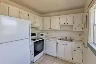 302 Canton Ct, Sun City Center, FL 33573 - Photo 11