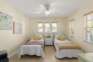 7860 Holiday Dr, Sarasota, FL 34231 - Photo 29