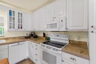 7860 Holiday Dr, Sarasota, FL 34231 - Photo 7
