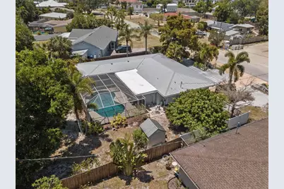 7860 Holiday Drive, Sarasota, FL 34231 - Photo 5