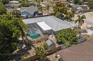 7860 Holiday Dr, Sarasota, FL 34231 - Photo 5