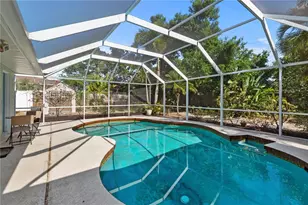 7860 Holiday Dr, Sarasota, FL 34231 - Photo 21