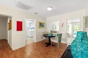 7860 Holiday Dr, Sarasota, FL 34231 - Photo 17