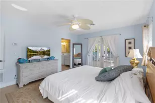 7860 Holiday Dr, Sarasota, FL 34231 - Photo 11