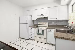 4001 Groveland Ave, Sarasota, FL 34231 - Photo 11