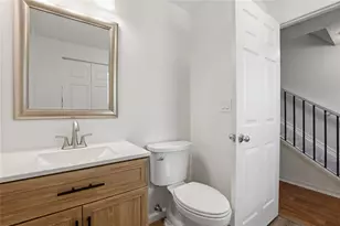5600 Bentgrass Dr, Sarasota, FL 34235 - Photo 11
