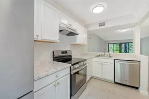 1720 Glenhouse Dr, Sarasota, FL 34231 - Photo 5