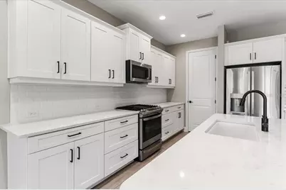 10214 Crystal Isles Circle, Sarasota, FL 34241 - Photo 11