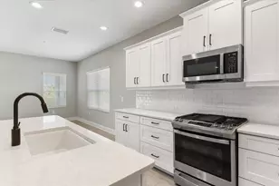 10214 Crystal Isles Cir, Sarasota, FL 34241 - Photo 13