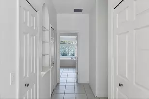 8501 Park Shore Ln, Sarasota, FL 34238 - Photo 25
