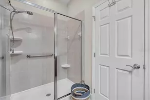 8106 Moonstone Dr, Sarasota, FL 34233 - Photo 29