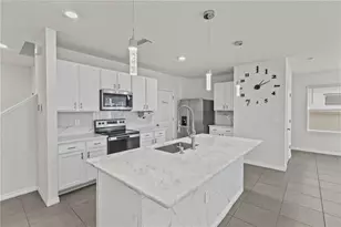 5750 Cape Primrose Dr, Sarasota, FL 34232 - Photo 15