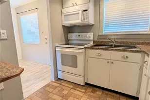 2319 Canal Dr, Bradenton, FL 34207 - Photo 9