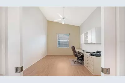 8928 Whitemarsh Avenue, Sarasota, FL 34238 - Photo 35