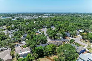 830 Hammockwood Ct, Sarasota, FL 34232 - Photo 27
