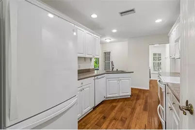6414 23rd Ave Dr W, Bradenton, FL 34209 - Photo 9
