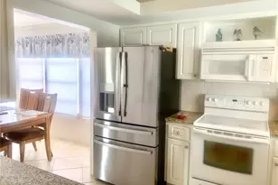 2310 Canalbluff Pl, Sarasota, FL 34231 - Photo 15