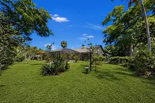 948 Winter Garden Dr, Sarasota, FL 34243 - Photo 43