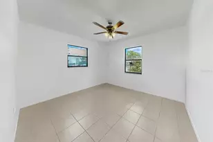 948 Winter Garden Dr, Sarasota, FL 34243 - Photo 21