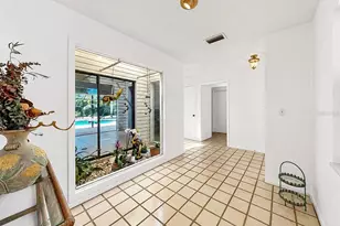 948 Winter Garden Dr, Sarasota, FL 34243 - Photo 5