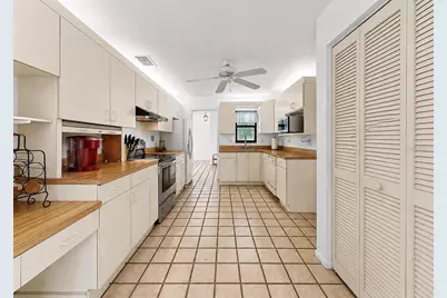 948 Winter Garden Drive, Sarasota, FL 34243 - Photo 13