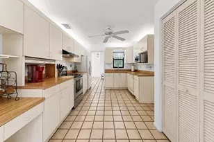 948 Winter Garden Dr, Sarasota, FL 34243 - Photo 13