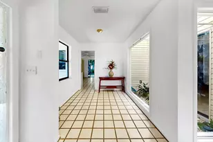 948 Winter Garden Dr, Sarasota, FL 34243 - Photo 9