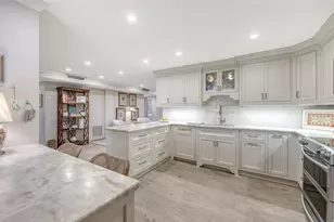 101 Benjamin Franklin Dr, Sarasota, FL 34236 - Photo 11