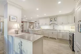 101 Benjamin Franklin Dr, Sarasota, FL 34236 - Photo 9