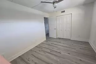 1300 N Portofino Dr, Sarasota, FL 34242 - Photo 33