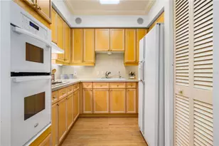 1800 Benjamin Franklin Dr, Sarasota, FL 34236 - Photo 15