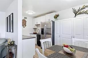 7271 W Country Club Dr N, Sarasota, FL 34243 - Photo 11