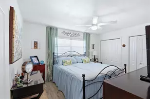 7271 W Country Club Dr N, Sarasota, FL 34243 - Photo 15