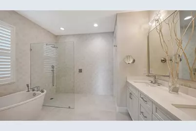 7700 Sandhill Lake Drive, Sarasota, FL 34241 - Photo 29