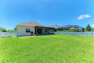 7750 Ridgelake Cir, Bradenton, FL 34203 - Photo 5