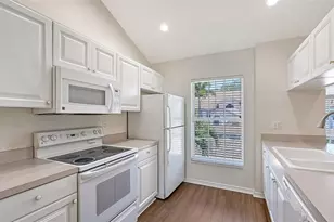 4270 Castlebridge Ln, Sarasota, FL 34238 - Photo 15