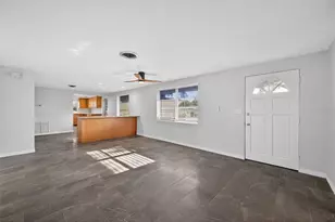 7464 Cass Cir, Sarasota, FL 34231 - Photo 7