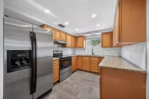 7464 Cass Cir, Sarasota, FL 34231 - Photo 9