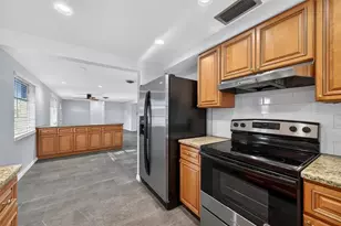 7464 Cass Cir, Sarasota, FL 34231 - Photo 11