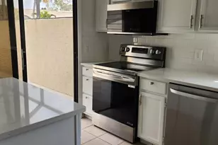 3466 Beekman Pl, Sarasota, FL 34235 - Photo 7