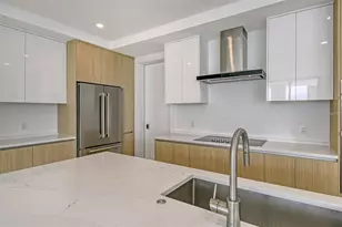 301 Quay Commons, Sarasota, FL 34236 - Photo 21