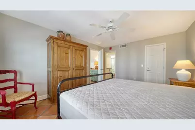 800 Benjamin Franklin Drive #406, Sarasota, FL 34236 - Photo 17