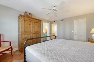 800 Benjamin Franklin Dr, Sarasota, FL 34236 - Photo 17