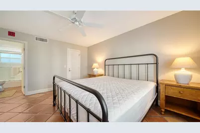 800 Benjamin Franklin Drive #406, Sarasota, FL 34236 - Photo 19