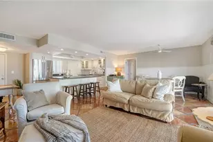 800 Benjamin Franklin Dr, Sarasota, FL 34236 - Photo 5